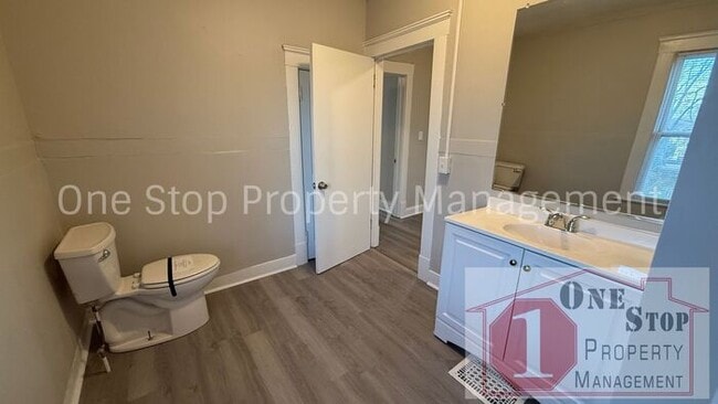 Building Photo - Beautiful 3 Bedroom 1.75 Bathroom Home in Kansas City!