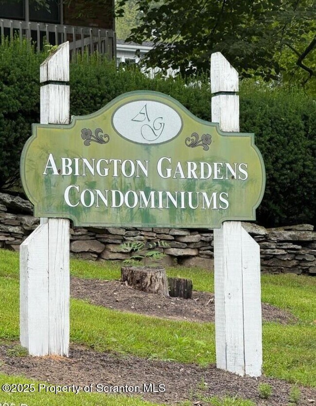 Building Photo - 14 Abington Gardens Dr