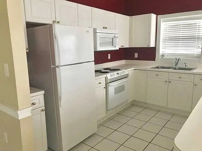 Building Photo - (Holdfunds)MeadowVista9041