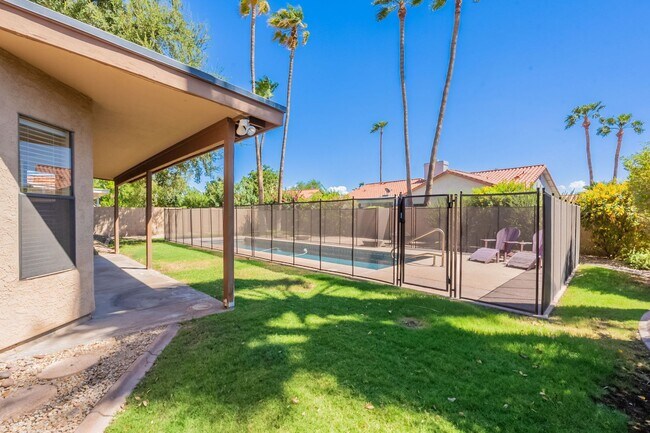 Building Photo - Scottsdale Ranch - Three Bedrooms and POOL!