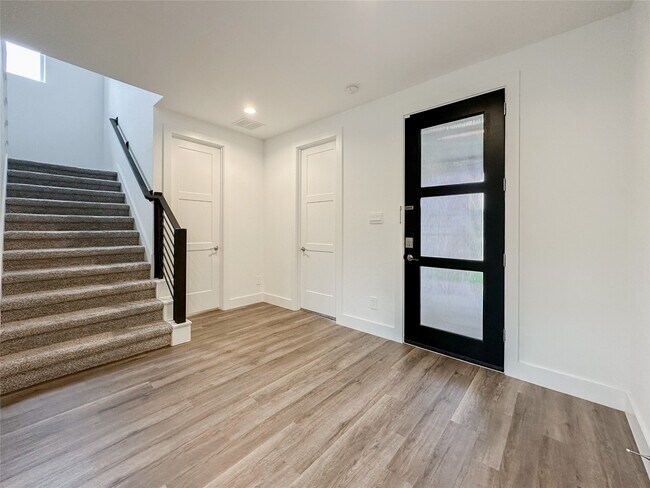 Building Photo - 15216 Tattle Crk Ln