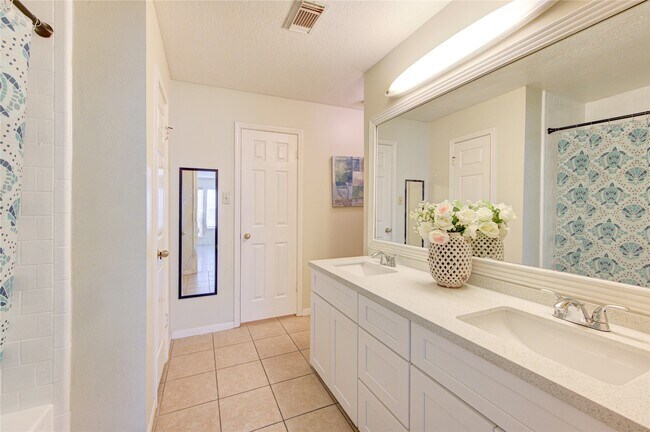 Building Photo - 2915 Blue Mist Dr