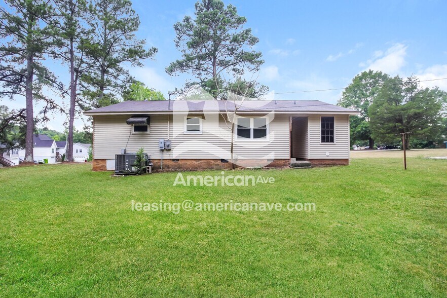 Building Photo - 2409 CoCo Rd