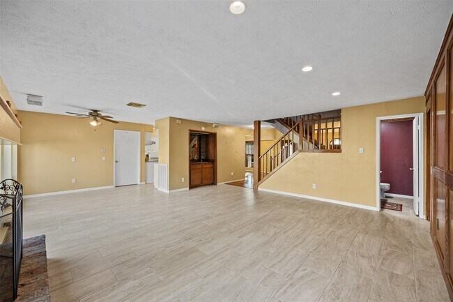 Building Photo - 21422 Park Willow Dr