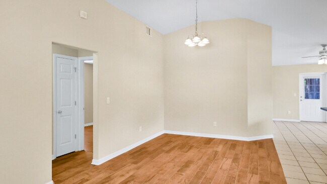 Building Photo - 720 Florence St