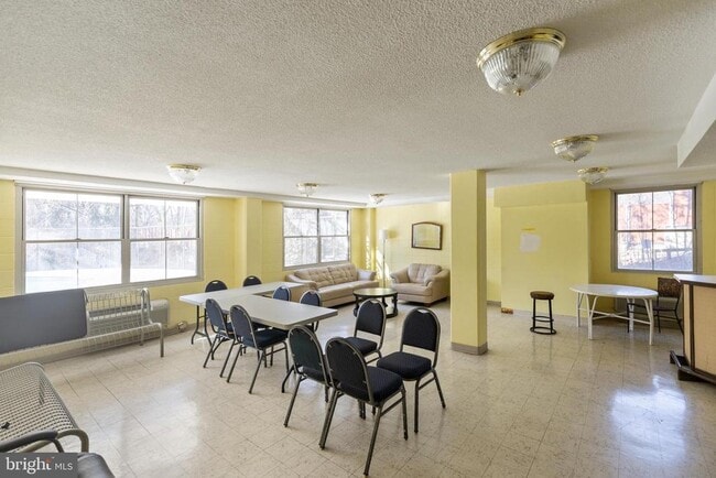 Building Photo - 2030 N Adams St