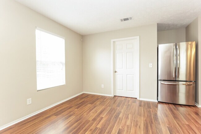 Building Photo - 5144 Sunsail Dr