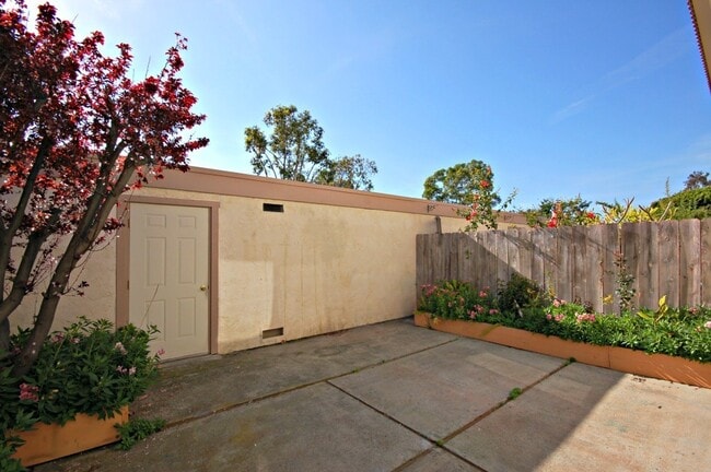 Building Photo - Beautiful 4BR/2.5BA Condo in Tanglewood!!!
