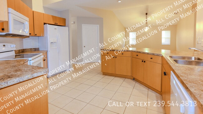 Building Photo - 4112 SW 6th Pl