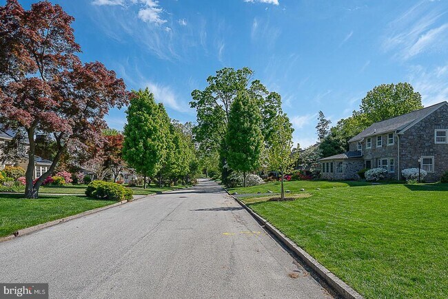 Building Photo - 714 Greythorne Rd