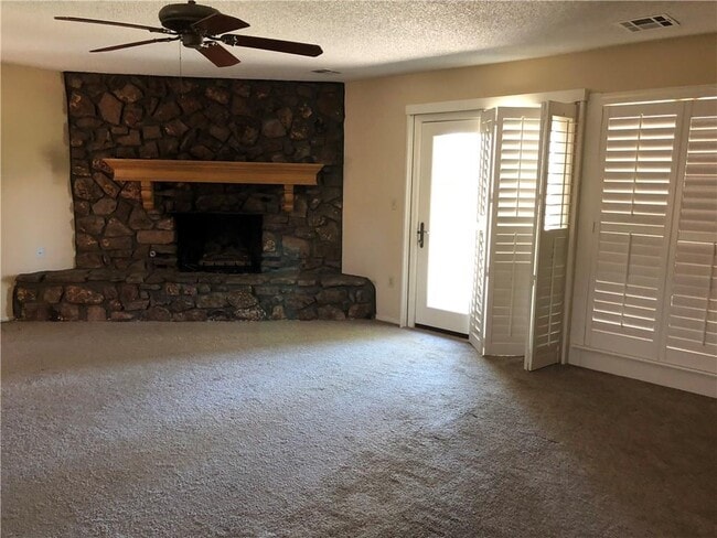 Building Photo - 2500 E Sweetbriar Dr