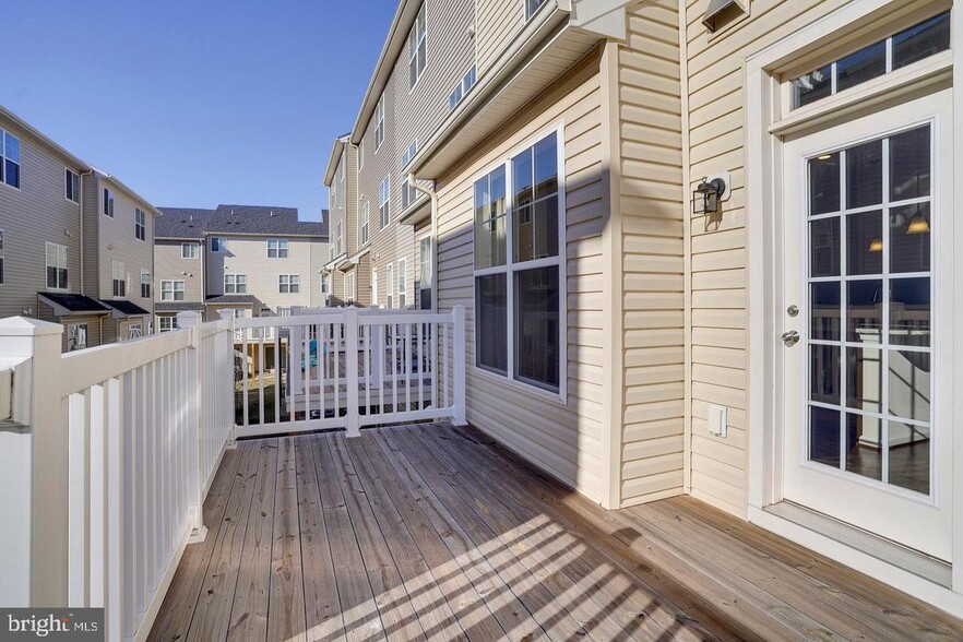 Building Photo - 6163 Margarita Way