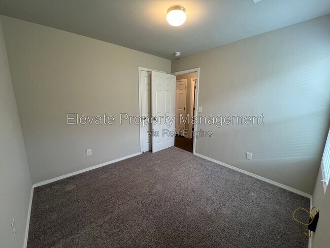 Building Photo - 1357 Dustin Dr