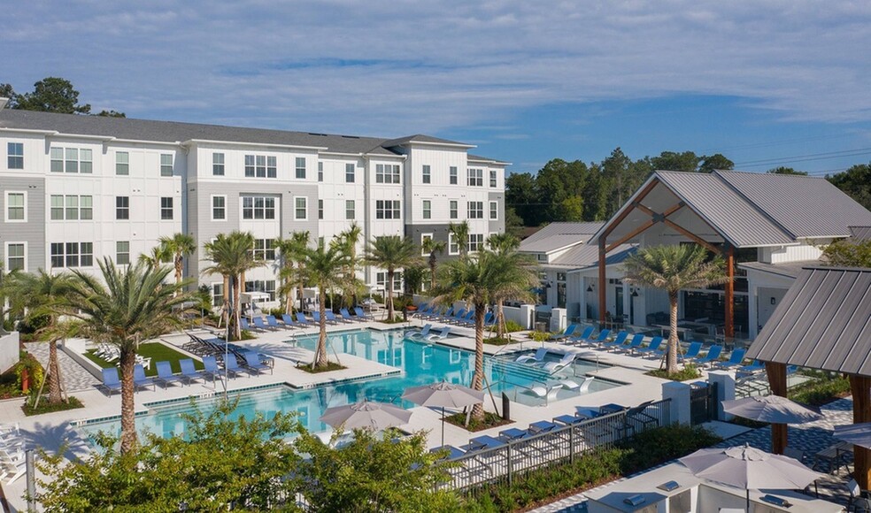 Campus Circle Gainesville - Aerial - Pool Angle - Campus Circle Gainesville