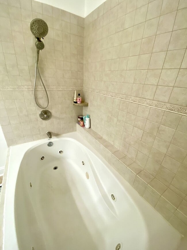 Building Photo - Broad Creek