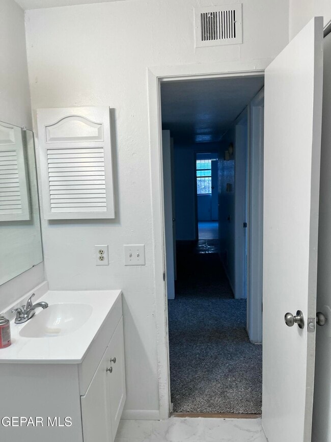 Building Photo - 10418 Ashwood Dr