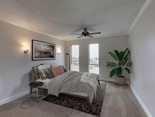 Building Photo - 378 Van Buren Ave