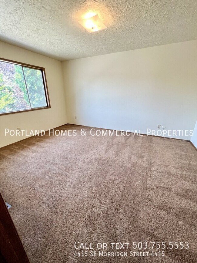 Building Photo - 2 bedroom townhome, close to transportation