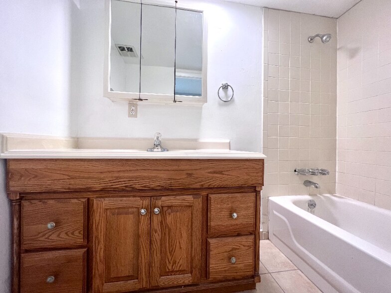 Building Photo - 2811 SW Archer Rd