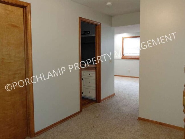 Building Photo - 3045 Chaminade Ct SW