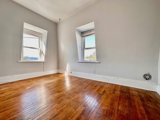 Building Photo - 20 Main St