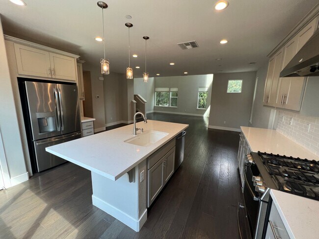 Building Photo - 2 bedroom | 2.5 bathrooms | Home in Alkali...