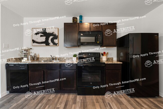 Building Photo - 8837 Crestview Dr