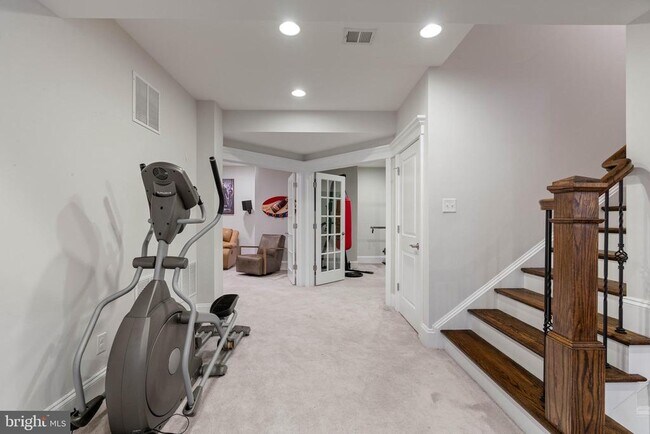 Building Photo - 1604 Colonial Ln