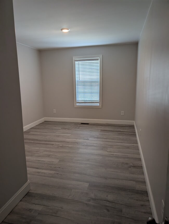 Building Photo - 3212 Grapevine Ct W