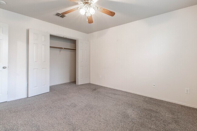 Building Photo - 2405 Spruce Ct