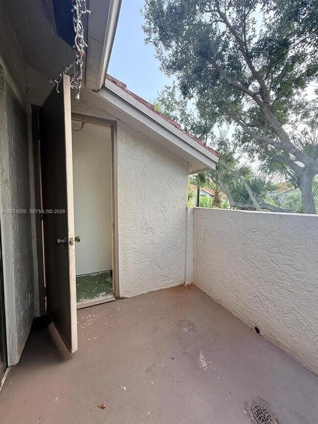 Building Photo - 3228 Coral Lake Dr