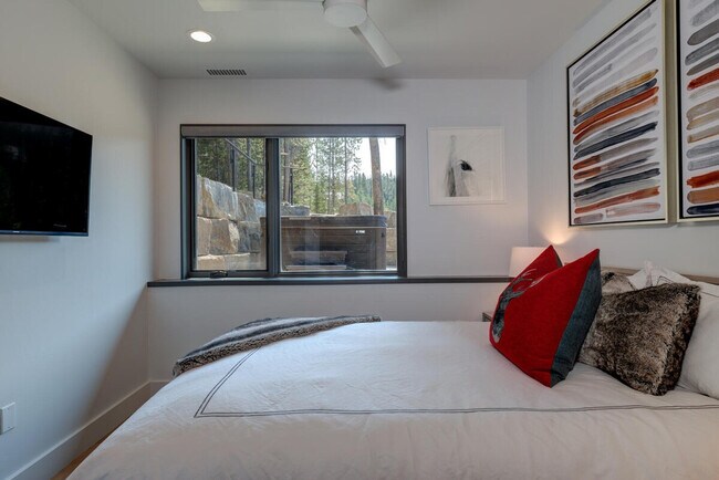 Building Photo - 17 Lakewood Dr