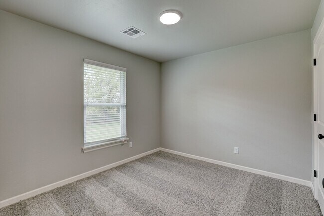 Building Photo - 618 Juniper St