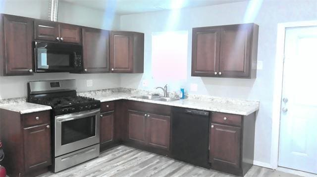 Building Photo - 410 Rosewood Hills Dr