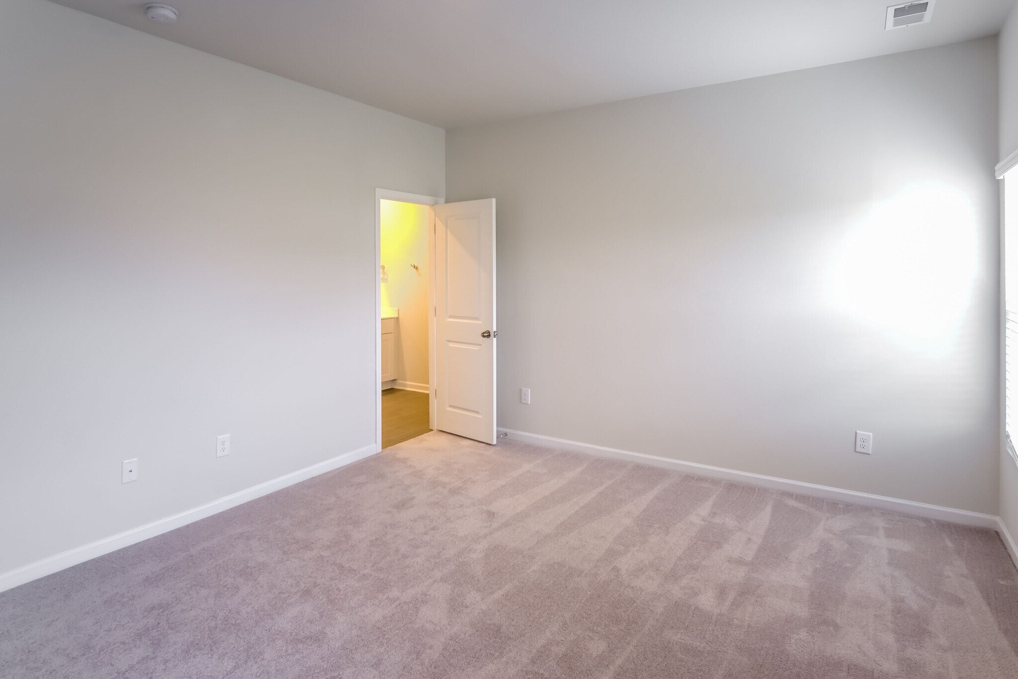 Building Photo - 709 Watercliff Dr