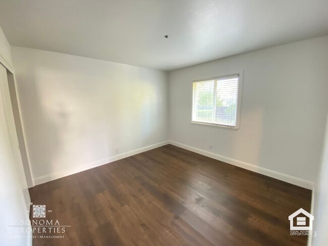 Building Photo - 2BD/1BA Duplex In Downtown Sonoma!
