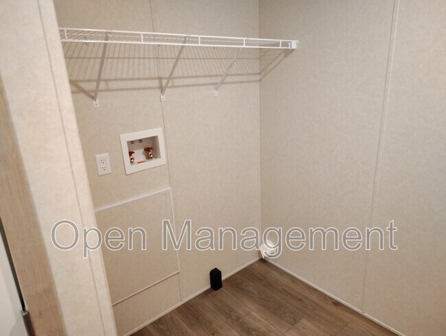 Building Photo - 24 Erin Ln