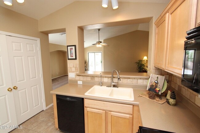 Building Photo - 45059 Paraiso Ln