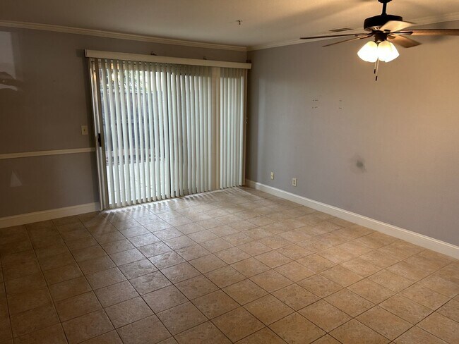 Building Photo - 2 Bedroom, 1.5 Bath 1,080 Square Foot Condo