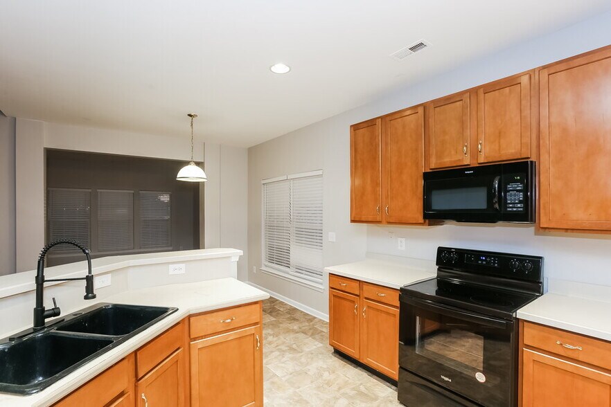 Building Photo - 7215 Hathaway Ct