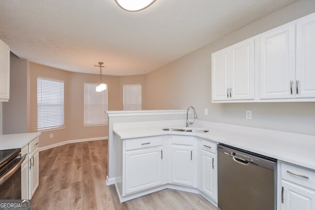 Building Photo - 280 Pleasant Hills Dr