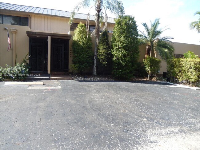 Building Photo - 16000 Kilmarnock Dr