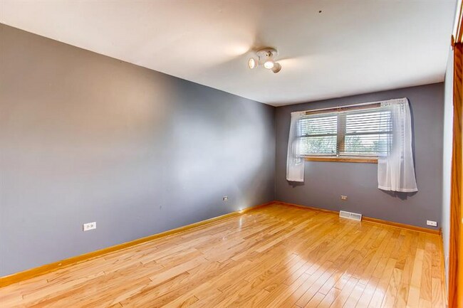 Building Photo - 14353 S Glen Dr W