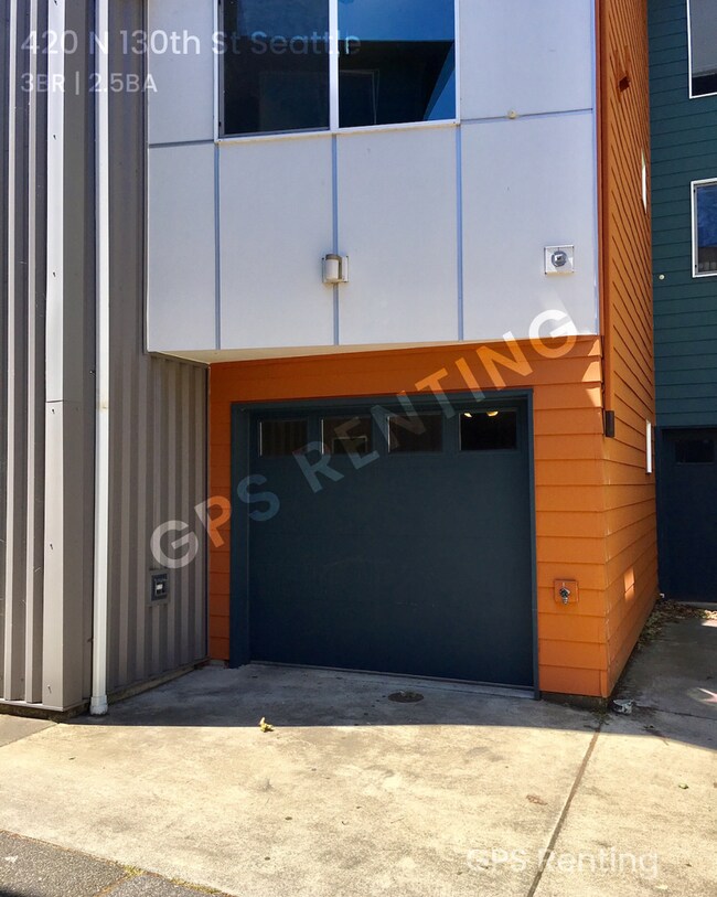 Building Photo - 420 N 130th St