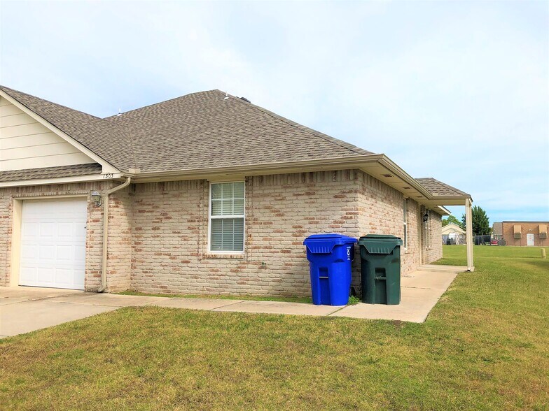 Building Photo - 1307 Commerce Dr