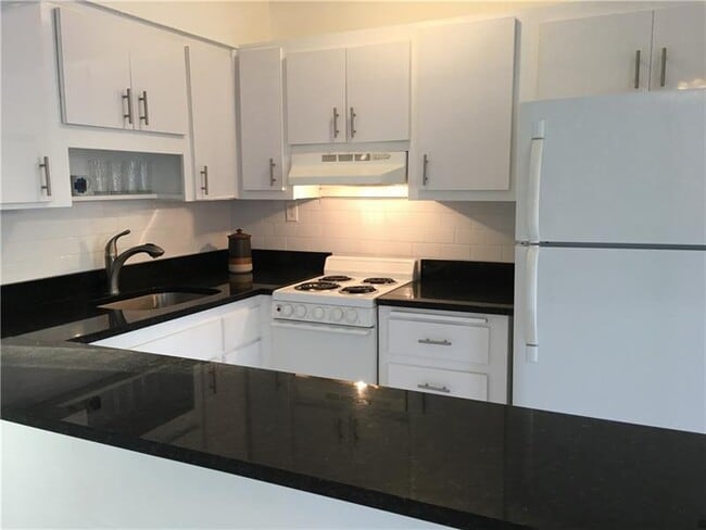 Building Photo - 1812 E Oakland Park Blvd