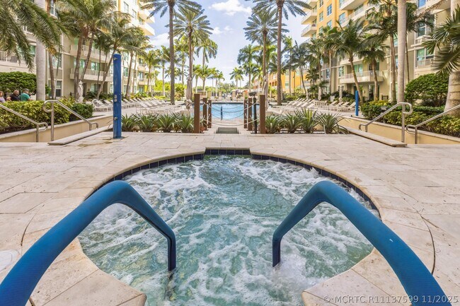 Building Photo - 700 E Boynton Beach Blvd