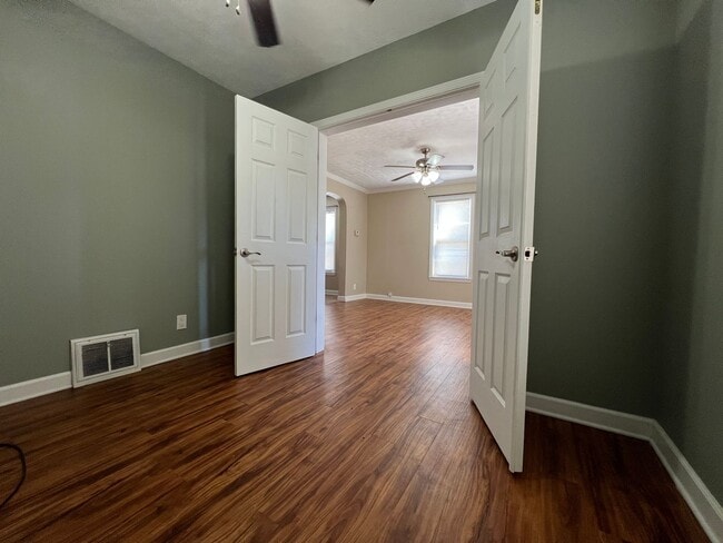 Building Photo - 1726 Starkweather Ave