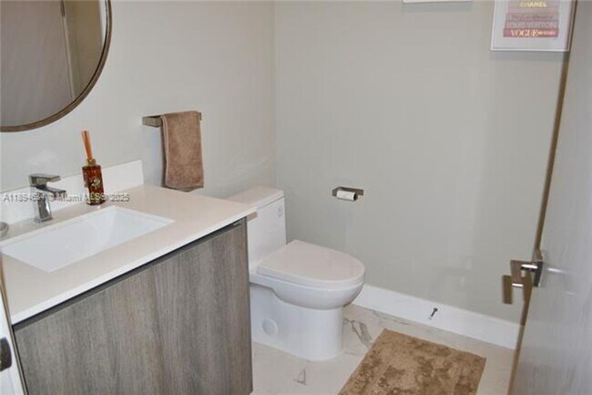 Building Photo - 17550 Collins Ave