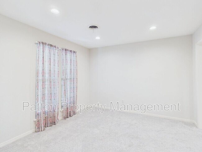 Building Photo - 6810 Montague Dr
